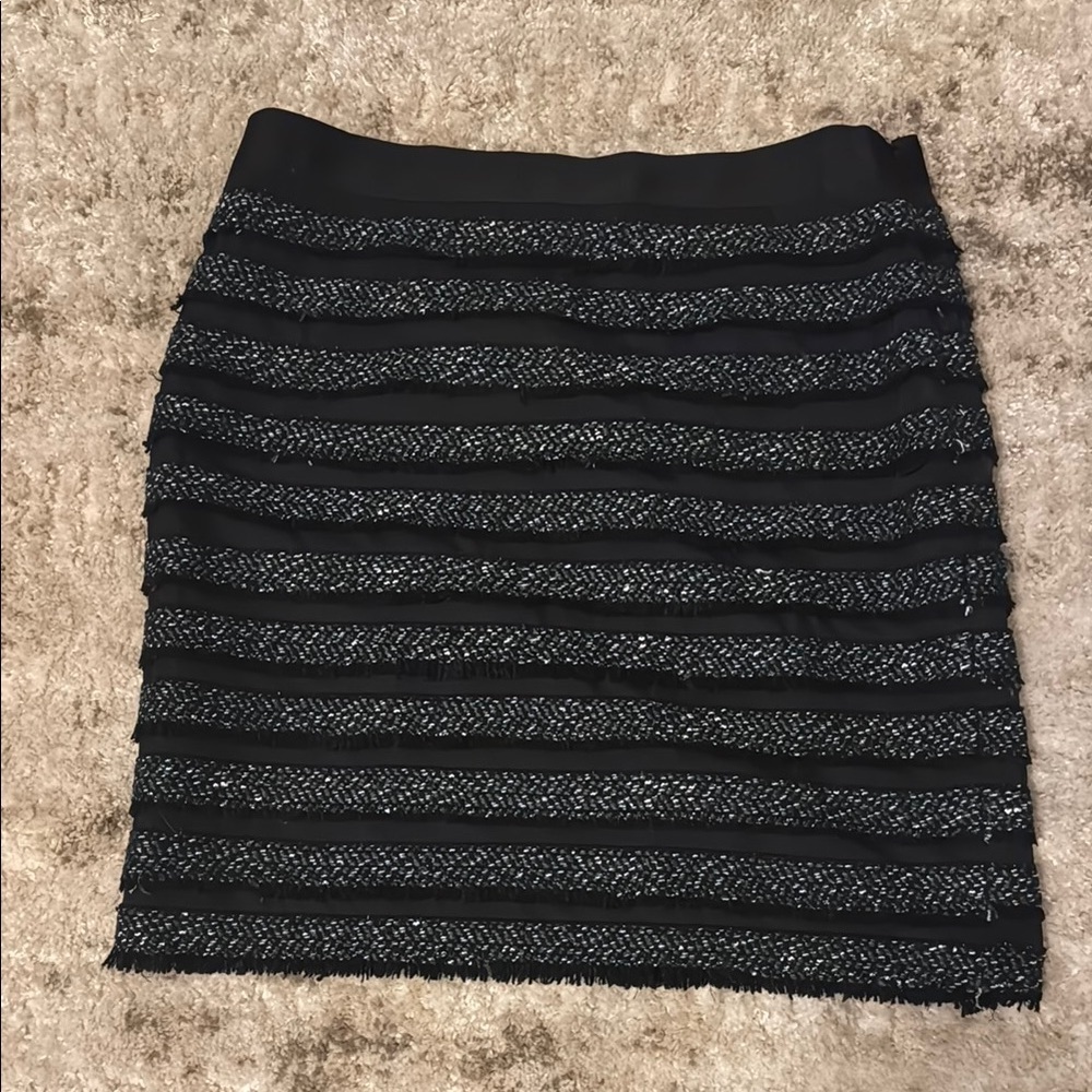 🍍THE LIMITED SKIRT🍍SZ 10🍍Length 20”🍍waist 17.5🍍not elasticity🍍side zip🍍